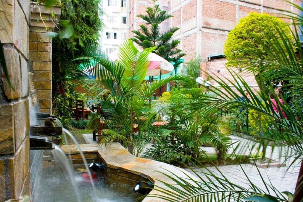 Hotel Florid Катманду Экстерьер фото